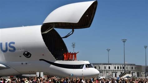 Así Fue El Primer Vuelo De Beluga Xl El Gigantesco Avión De Carga De Airbus Con Forma De