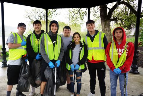 Bellevue High School Students Give Week To Service In Action