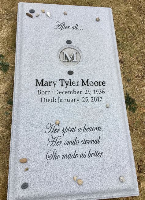 Mary Tyler Moore 1936 2017 Find A Grave Memorial Cemetery Monuments
