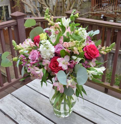 Flower Bouquet In A Vase Flower Delivery Flower Arrangements Fresh