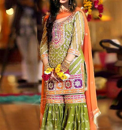 Pakistani Bridal Mehndi Dresses 2022