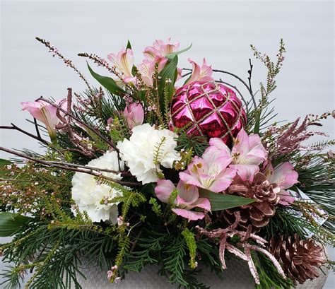Christmas In Pinks Christmas Flower Arrangements Flower Arrangements
