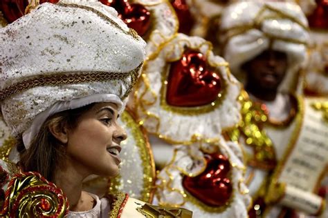Brasil Baila Al Ritmo De La Samba En El Inicio De Carnaval Levante Emv
