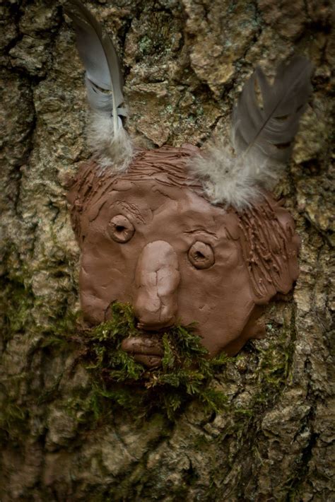Clay Faces On Tree Bark Magie