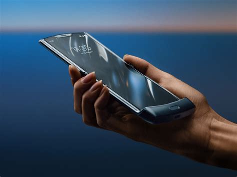 Motorola Revives Razr Flip Phone With Foldable Screen Tech Digest