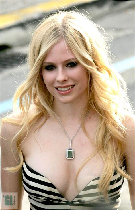 wolnedni avril lavigne a canadian singer songwriter pictures