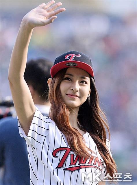 Post Flag Scandal Tzuyu Radiant And Back In Business With Twice