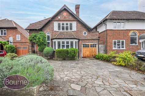 4 bed detached house to rent in Claygate Lane KT10 - Zoopla