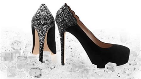 Chaussures en cuir ou en tissus nobles, découvrez l'ensemble de nos souliers masculins. Chaussures de luxe pour femme