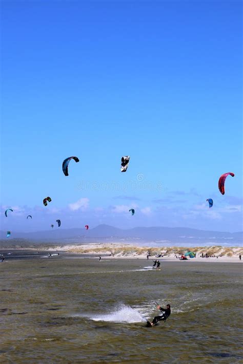 Kite Surfing In Hermanus In South Africa Foto De Stock Editorial