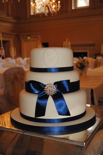 Ivory And Navy Wedding Cake A 3 Tiered Wedding Cake Ivory Flickr
