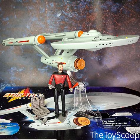 Star Trek Uss Enterprise Model And Collectible 5 Figures Review