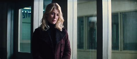 Watch Rosamund Pikes Jack Reacher Interview And A New Clip With Her