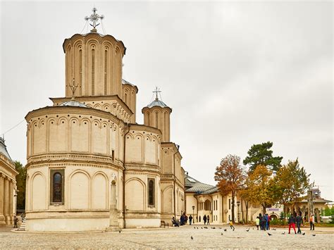 Jul 27, 2021 · istoria facultatii de inginerie electrica incepe odata cu infiintarea in 1913, pe langa universitatea din bucuresti, a unei scoli de electricieni, transformata apoi in institutul electrotehnic. 8 Highlights in Bukarest - Little Discoveries