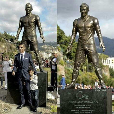 A cristiano ronaldo statue has attracted groups of laughing women due its huge, shiny bulge. Cristiano Ronaldo statue in Portugal | スポーツ, 野外彫刻