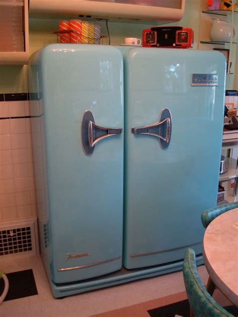 Where sleek and boxy stainless steel refrigerators have dominated the kitchens of the 90's and early 2000's, these vintage. 1950's Kelvinator Foodarama Fridge Refrigerator Retro Man ...