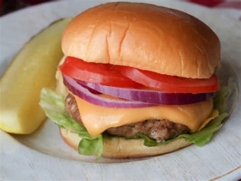 Juicy Garlic And Herb Turkey Burgers