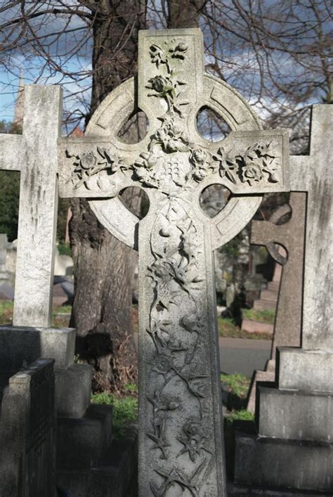 Celtic Cross Winter Sun Brompton Cemetery London Sw10 Flickr