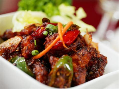 Now make chinese chilli chicken easily at home with this recipe that'll give you the real deal restaurant style taste! Dry chilli chicken recipe - HungryGoWhere Singapore