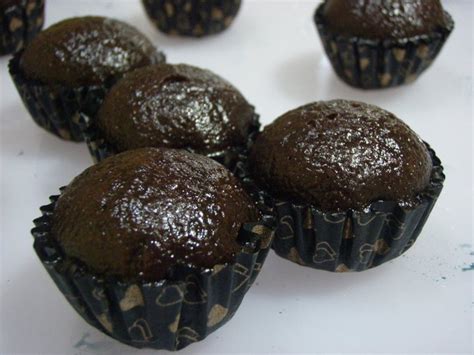 Kek coklat moist ( kukus) sumber resepi: Jue Ready Made: Kek Coklat Moist "KUKUS"....