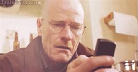 ¡Vaya GIF! / Cuando estás en el baño tranquilo mirando el móvil y de