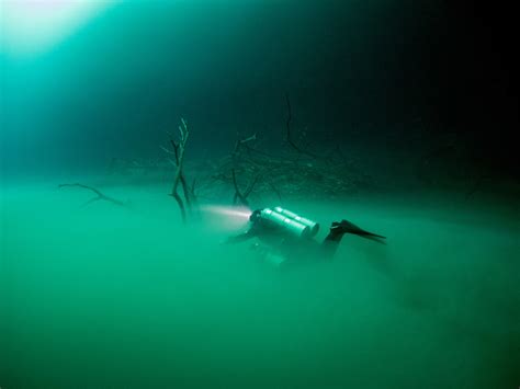 The Diver Took Pictures Of The Mysterious Underwater Lake In Mexico