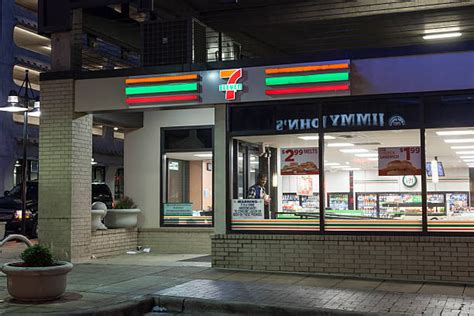 Convenience Store Exterior Stock Photos Pictures And Royalty Free Images