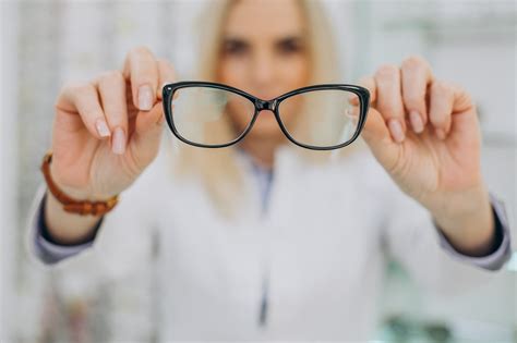 Lentes Intraoculares Para Corregir La Miop A Hipermetrop A Y Astigmatismo