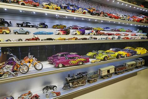 124 Scale Diecast Model Cars Display Case Rack Holder Holds Cars 124