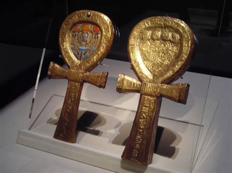 Ancient Egyptian Golden Ankh 1323 Bc Found In The Tomb Of Tutankhamun
