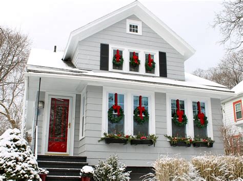 See more ideas about outdoor christmas, christmas decorations, outdoor christmas animated christmas decorations christmas lights outside hanging christmas lights christmas decorations for the home xmas pictures really don't do justice for these gorgeous lights, these. How to Decorate Your Home for the Holidays With Evergreen ...