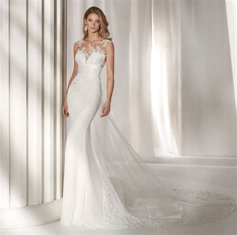Bei diesem nicole spose kleid handelt es sich um ein weich fließendes kleid aus ganz weichem tüll mit spitze über dem ganzen kleid. NICOLE - Brautmoden, Brautkleider, Hochzeitskleider ...