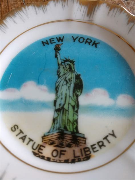 Souvenir Mini New York Statue Of Liberty Plate 19g