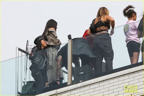 Megan Fox Kourtney Kardashian Addison Rae Attend Machine Gun Kelly Travis Barker S Rooftop