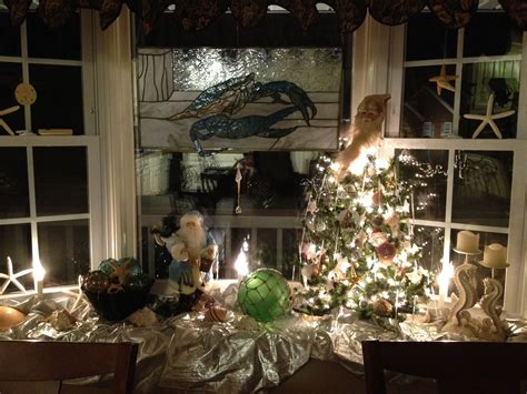 10 Christmas Bay Window Decorating Ideas