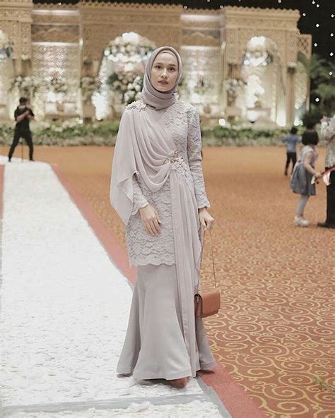 Model Kebaya 2019 Hijab Untuk Wisuda