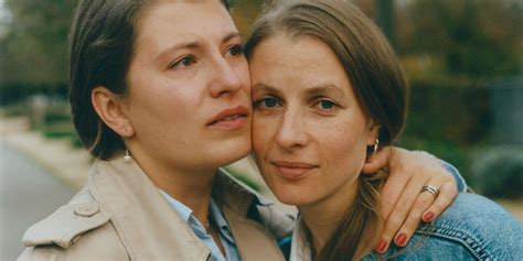 Olga En France Sasha En Ukraine Deux Sœurs à L’épreuve De La Guerre