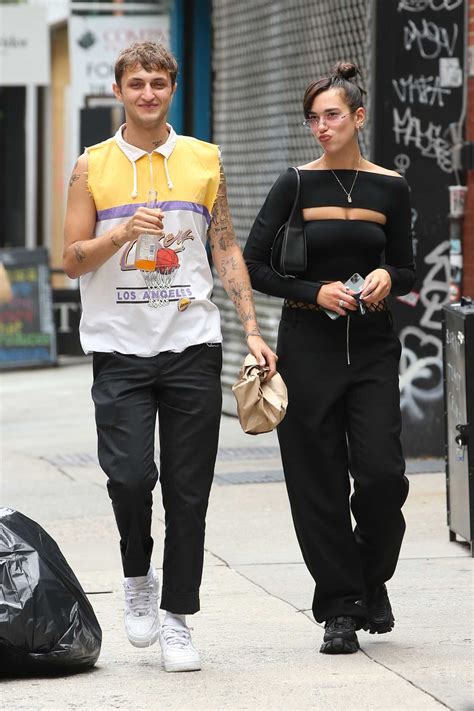 Dua celebrates her first anniversary with anwar. Dua Lipa in a Black Pants Holds Hands with Boyfriend Anwar Hadid After Lunch at Cafe Habana in ...