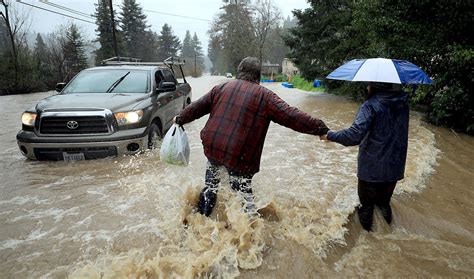 Storm Water Floods California Towns Only Reachable By Boat Kbak