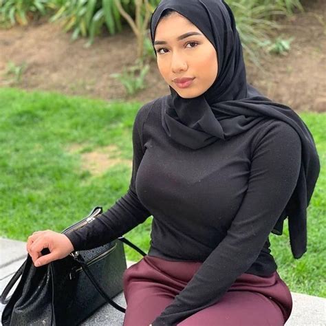 Pin By Diyar Mo Olkanl On Girl In Girl Hijab Hijab Fashion Beautiful Hijab