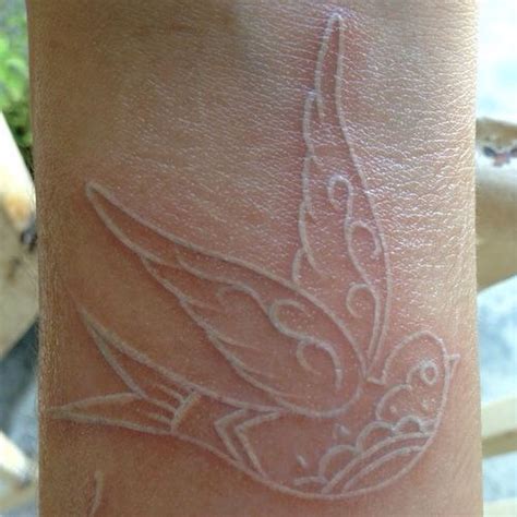 25 Hermosos Tatuajes De Tinta Blanca Que Te Van A Encantar