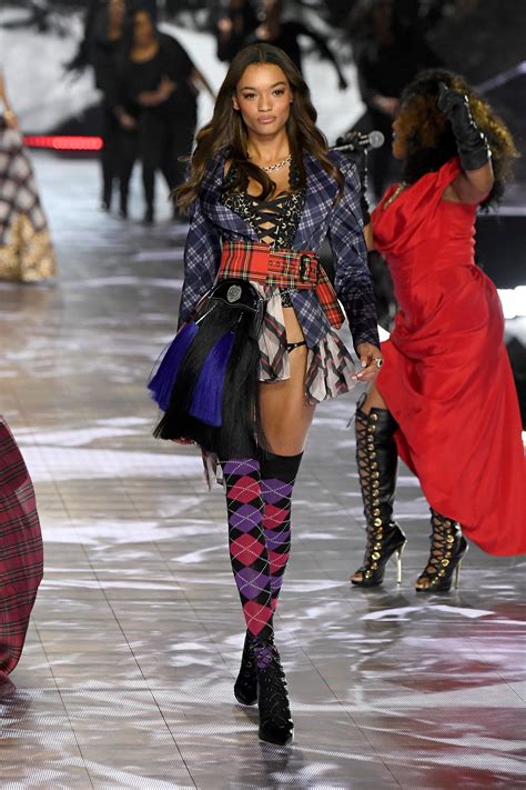 Victorias Secret Fashion Show 2018 Every Single Look From The Runway