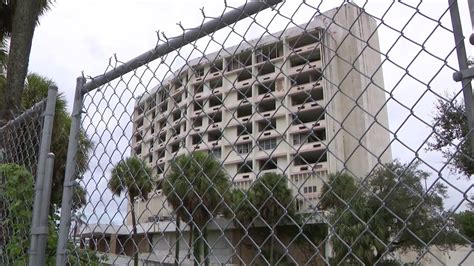 Man plunges to death at miami beach high risea man plunged to his death at a miami beach high rise apartment building. Man dies after fall at abandoned Miami Gardens building ...