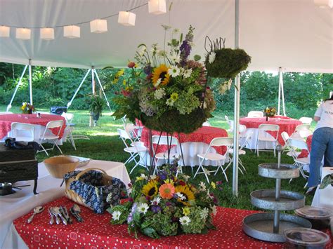 Images related to western wedding table decorations are also displayed. Western party - wire horse centerpiece | Western parties ...