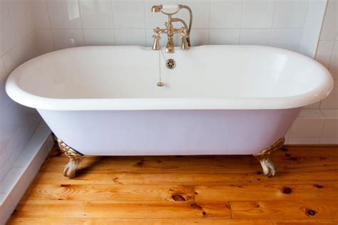 Learn how to refinish a bathtub with rustoleum's tub and tile refinishing kit. Bathtub Liner or Refinishing: Which Is Worth It? - This ...