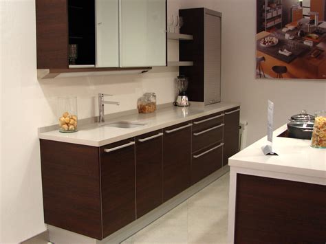 Además, el granito es un material muy usado, como encimera de cocina, combinándolo con mobiliario de madera. Encimeras en Valladolid - Alvamar Stone