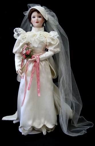 1994 Ashton Drake Betty Bride Wedding Doll W Stand