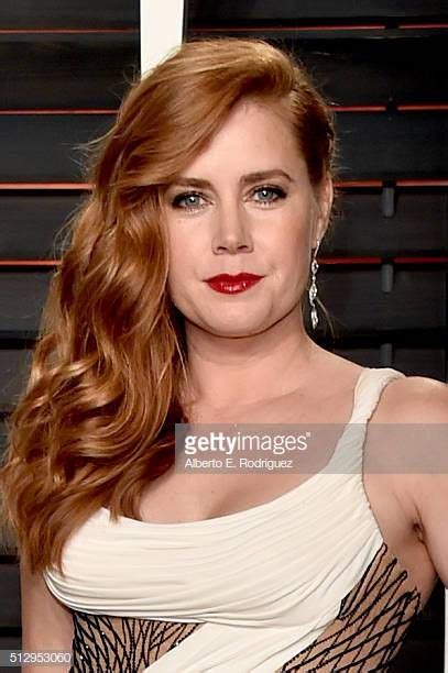 actress amy adams attends the 2016 vanity fair oscar party hosted by graydon carter at wallis
