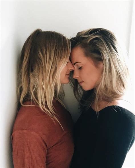 Pin Auf Lesbian Couple