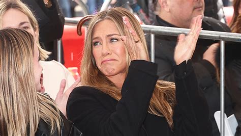 Jennifer Aniston Cries Leans On Goddaughter Coco At Courteney Coxs